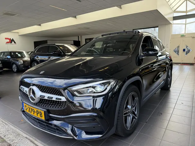 Mercedes-Benz GLA 250 4MATIC AMG Line 2021 Benzine