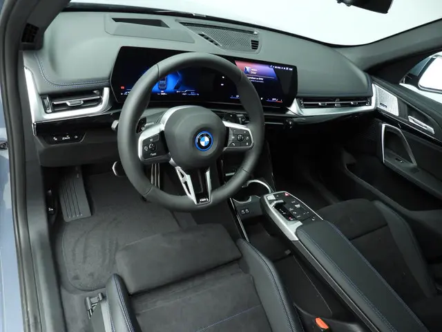 BMW X1 xDrive25e 2025 Hybride Benzine 6