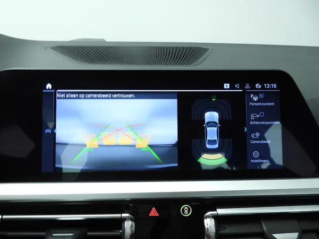 BMW 3 Serie Sedan 330e 2019 Hybride Benzine 31