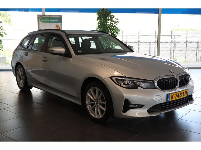 BMW 3 Serie Touring 318i Executive Edition 2021 Benzine 3