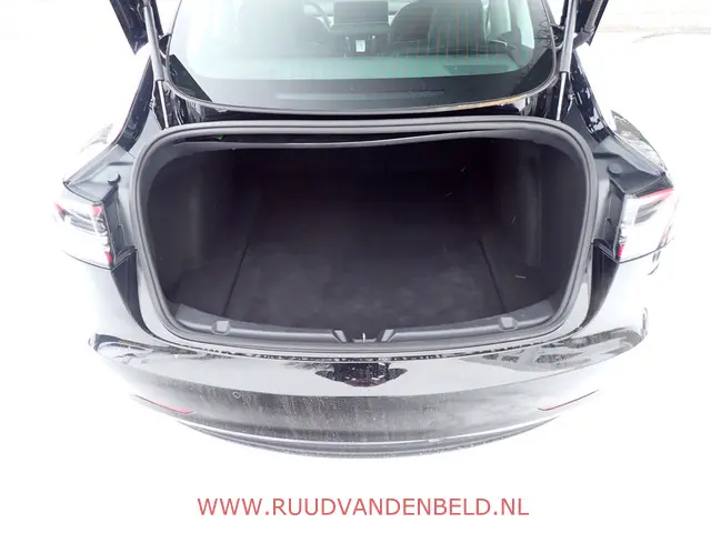 Tesla Model 3 SR+ 2020 Elektrisch 23