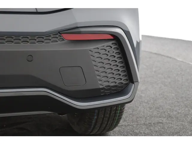 Toyota C-HR 1.8 Hybrid 140 Dynamic 2025 Hybride Benzine 39