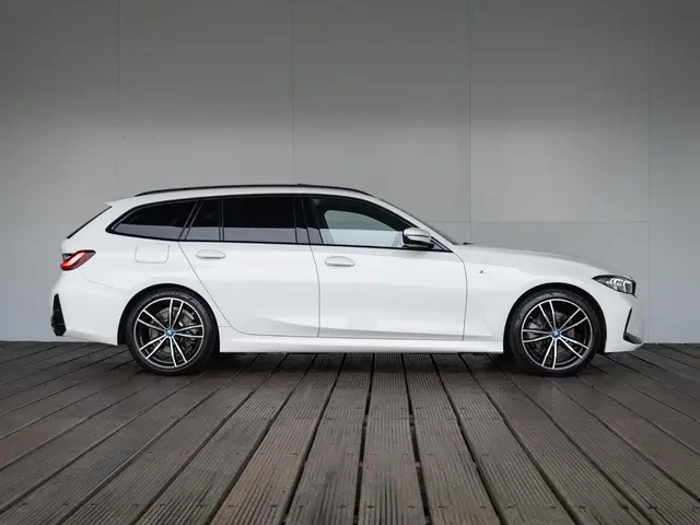 BMW 3 Serie Touring 320e 2024 Hybride Benzine 4