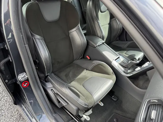 Volvo S60 1.6 T3 R-Design | 2015 | Automaat | 2015 Benzine 16