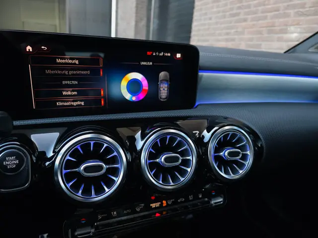 Mercedes-Benz A-Klasse 250e AMG 2020 Hybride Benzine 15