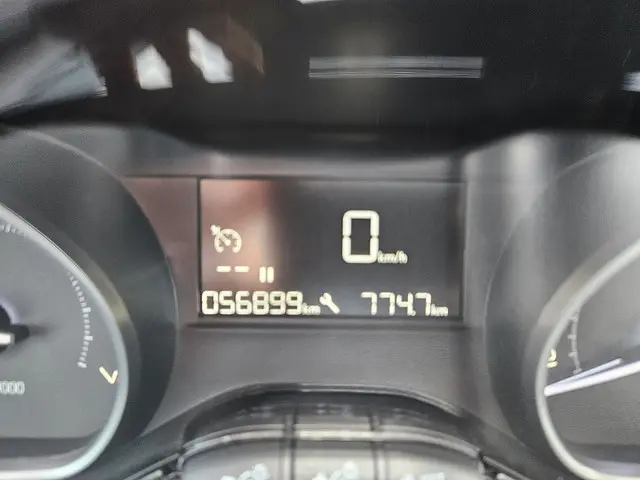 Peugeot 208 1.2 PureTech NAVI TEL PDC CC 2018 Benzine 18