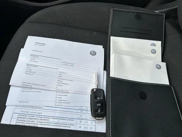 Volkswagen up! 1.0 BMT move up! 2017 Benzine 12