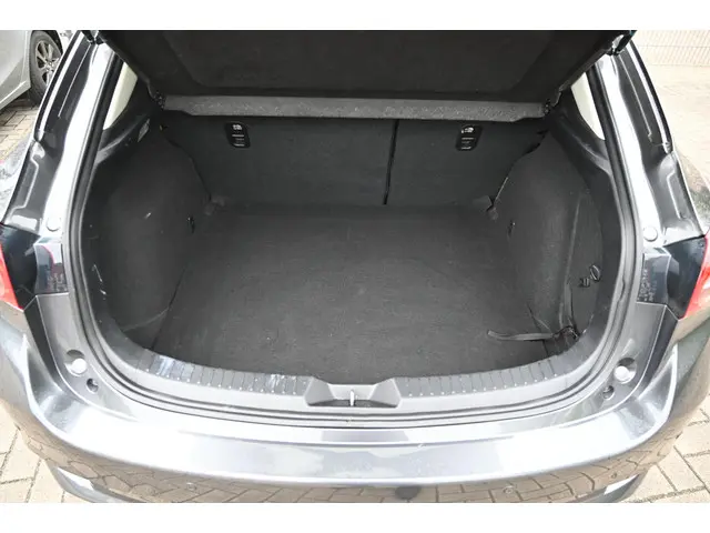 Mazda 3 SkyActiv-G 120 6MT SkyLease+ 2018 Benzine 32