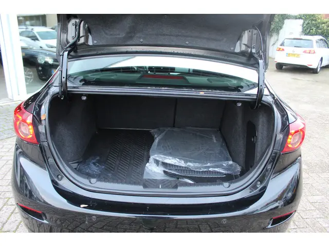 Mazda 3 2.0 GT-M//Bose//Automaat//Navi!! 2014 Benzine 30