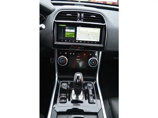 Jaguar XE 2.0 P250 SE 2020 Benzine 13