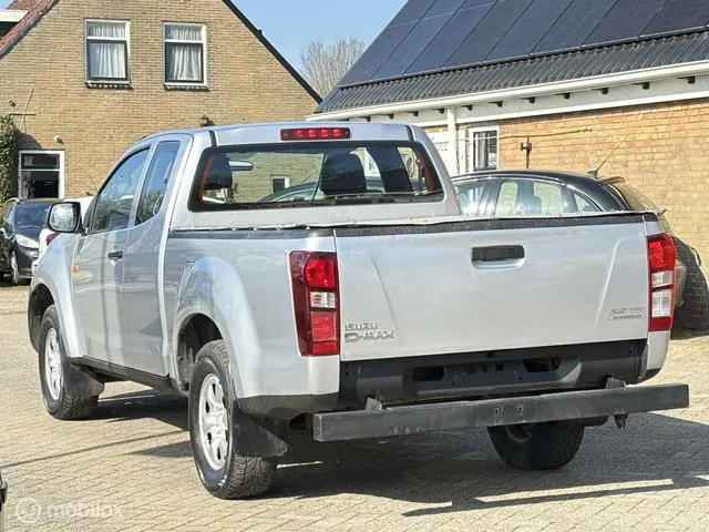 Isuzu D-Max 4x4 2.5 Double Cab LS Hi Ride 2012 Diesel 8