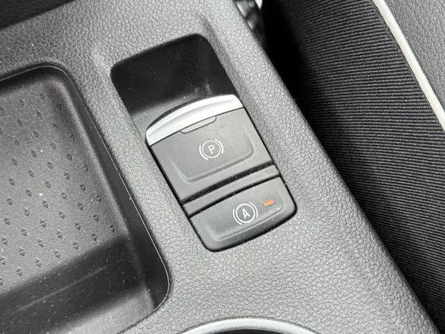 Renault Captur 1.3 140 techno 2023 Benzine 37