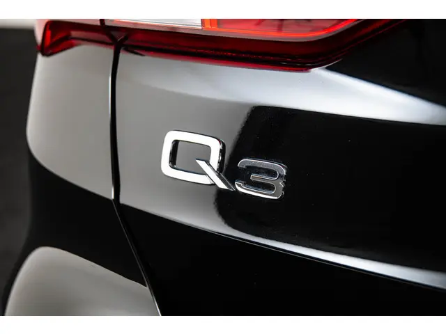 Audi Q3 45 TFSI e S edition 2022 Hybride Benzine 52