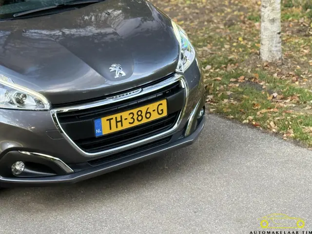 Peugeot 208 1.2 PureTech / Orig. NL / 1e eig. 2018 Benzine 24