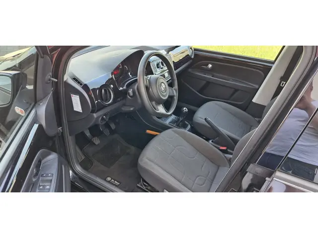 Volkswagen up! 1.0 move up! BlueM. 2015 Benzine 7