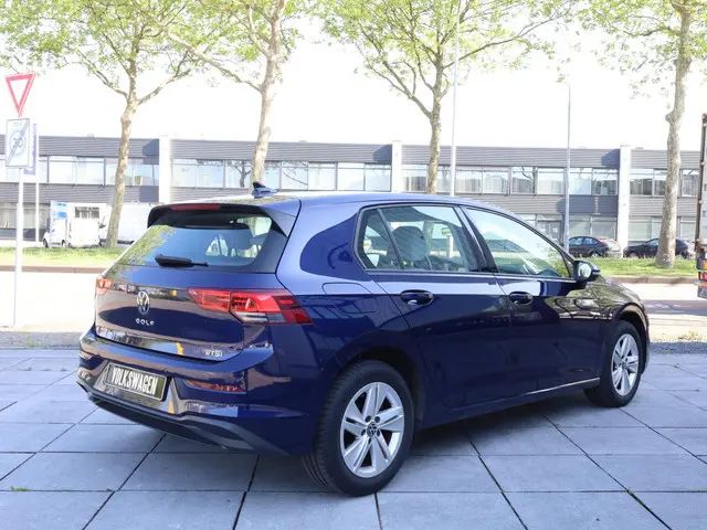 Volkswagen Golf 1.5 eTSI Life 2022 Benzine 18