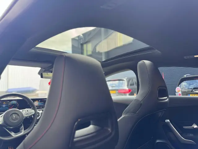 Mercedes-Benz CLA 200 AMG Line 2022 Benzine 21