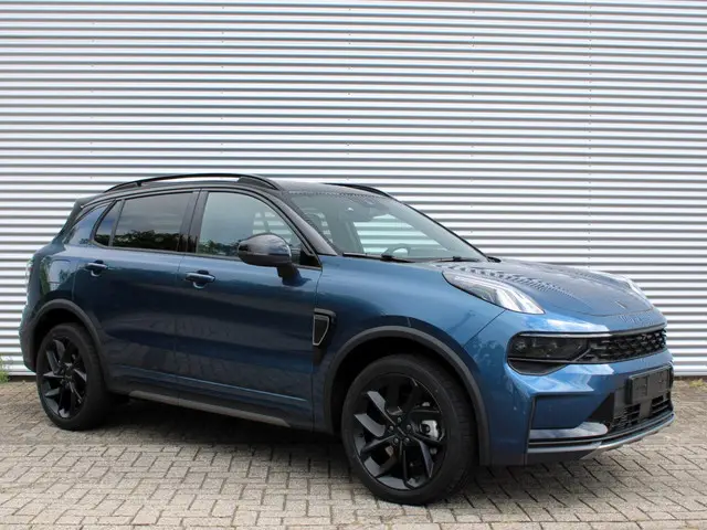 Lynk & Co 01 3