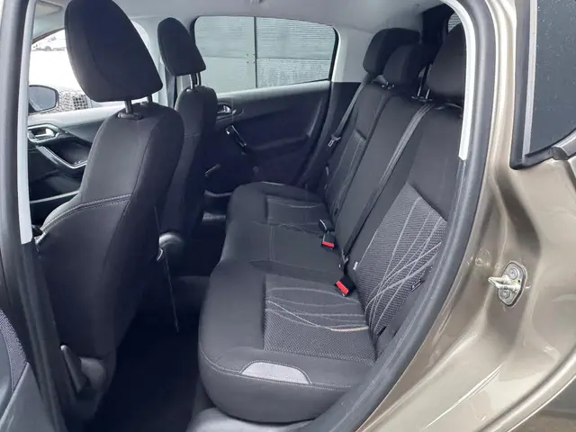 Peugeot 208 1.2 VTi Active / 5 Deurs / Trekhaak 2014 Benzine 7