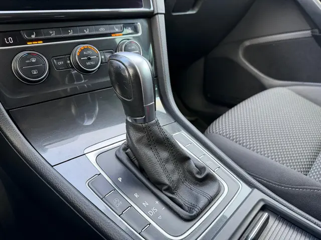 Volkswagen Golf 1.0 TSI Highline 2019 Benzine 17