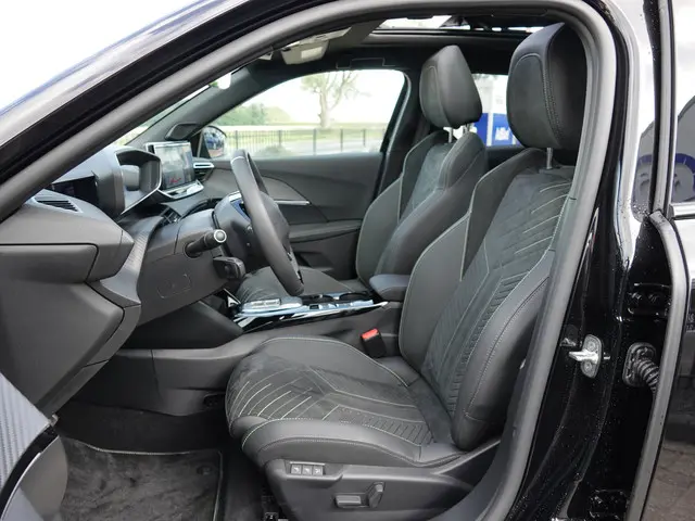 Peugeot e-2008 EV GT 54 kWh 2024 Elektrisch 5