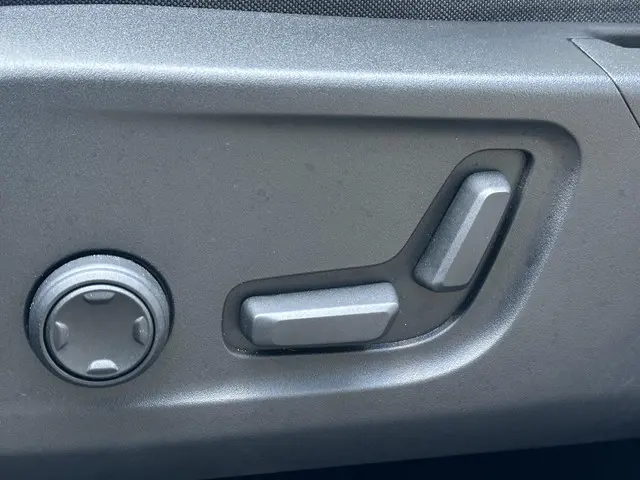 Volvo XC40 2.0 B4 Plus Dark 2025 Benzine 9