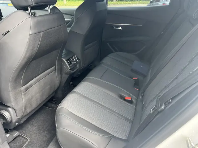 Peugeot 3008 1.6 HYbrid 225 GT 2023 Hybride Benzine 7