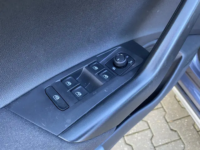 Volkswagen Taigo 1.0 TSI Life Business 2023 Benzine 17