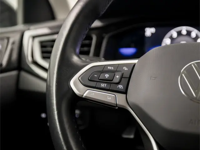 Volkswagen Polo 1.0 TSI Life Sport 2022 Benzine 22