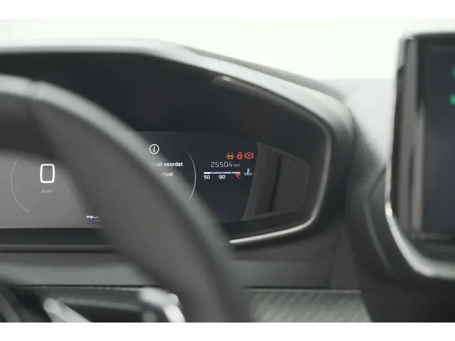 Peugeot 2008 PureTech 130 EAT8 Allure 2024 Benzine 40