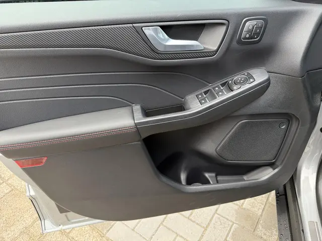 Ford Kuga 2.5 PHEV ST-Line X 2025 Hybride Benzine 25