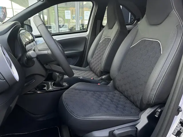 Toyota Aygo X 1.0 VVT-i MT JBL 2025 Benzine 10