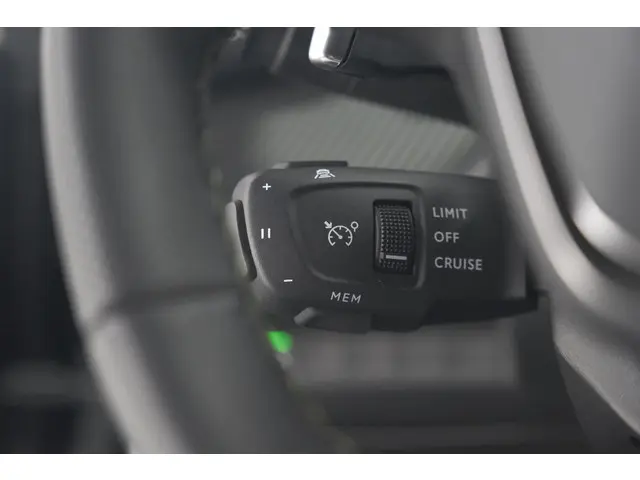 Peugeot 2008 PureTech 130 EAT8 GT 2024 Benzine 41