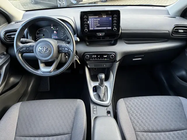 Toyota Yaris 1.5 Hybrid Active 2022 Hybride Benzine 10