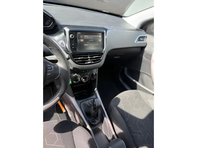 Peugeot 2008 1.2 PureTech Blue Lion 2016 Benzine 38