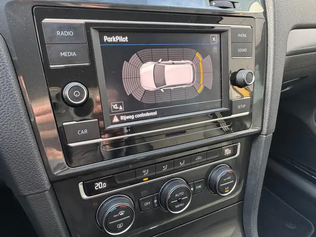 Volkswagen Golf 1.0 TSI Automaat / Pdc / Nap 2017 Benzine 13