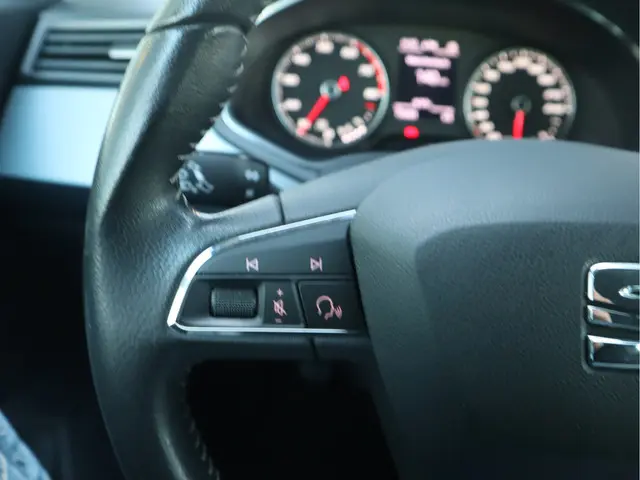 SEAT Arona 1.0 TSI Style Business 2019 Benzine 24