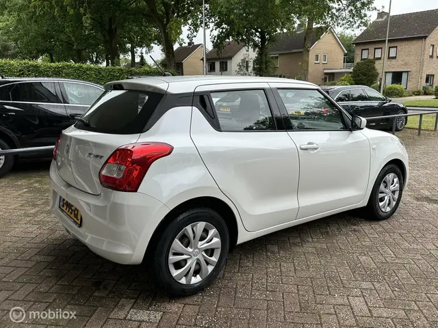 Suzuki Swift 1.2 Select Airco, Bluetooth.. 2017 Benzine 4