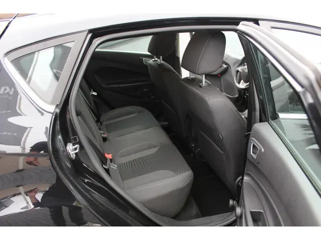 Ford Fiesta 1.0 EcoB. Titanium 2013 Benzine 19