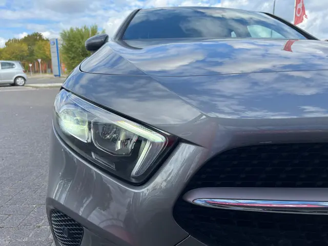 Mercedes-Benz A-Klasse 250 e 2021 Hybride Benzine 8