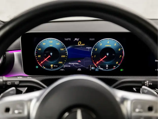 Mercedes-Benz A-Klasse 220 4MATIC AMG 2019 Benzine 24