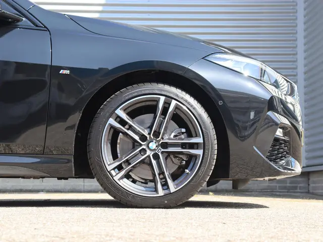 BMW 2 Serie Gran Coupé 220i 2024 Benzine 6
