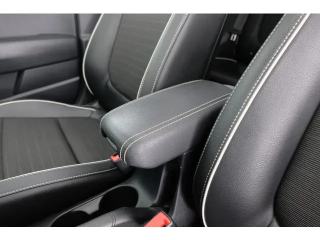 Kia Rio 1.0 T-GDi MHEV GT-Line 2023 Hybride Benzine 32
