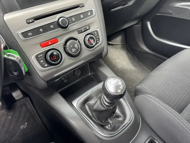 Citroën C4 1.2 PureTech Feel Collection 2015 Benzine 38
