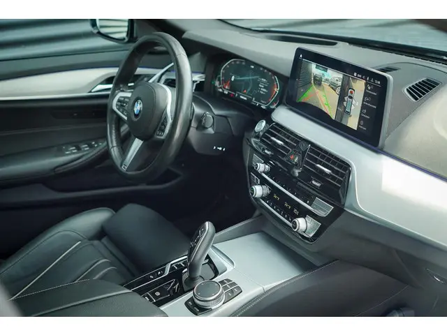 BMW 5 Serie Touring 530i High Executive 2021 Benzine 50
