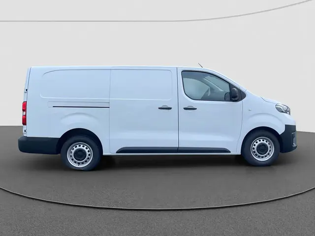 Toyota ProAce Worker 1.5 D-4D Live Long 2023 Diesel 4