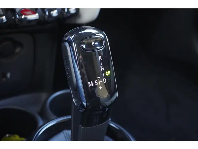 MINI 5-Deurs Cooper C 2023 Benzine 12