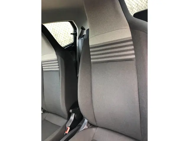 Volkswagen up! 1.0 BMT move up! 2019 Benzine 17