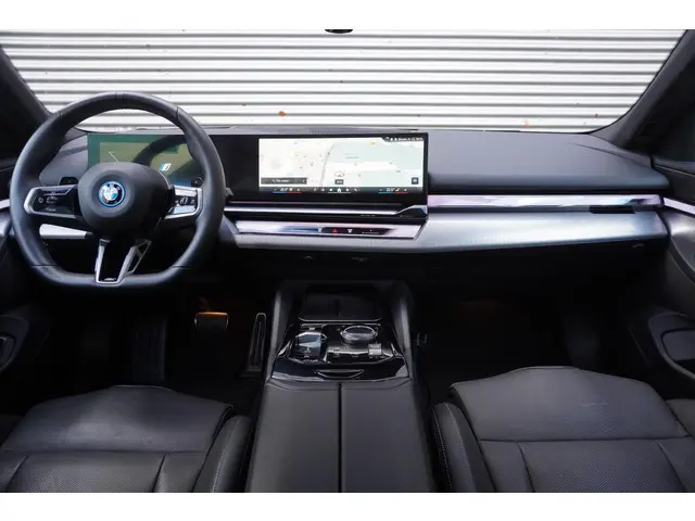 BMW 5 Serie Touring 550e xDrive 2025 Hybride Benzine 9