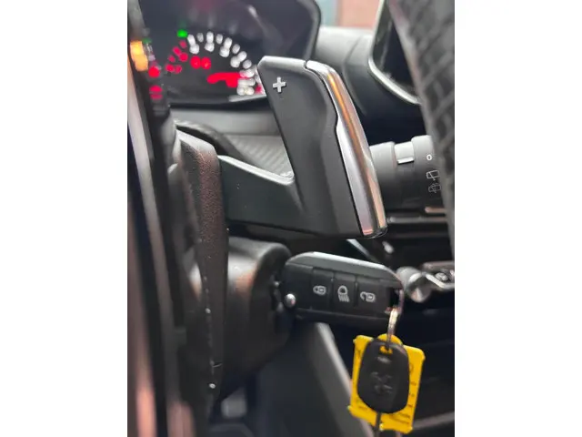 Peugeot 208 1.2 PureTech Active Pack 2021 Benzine 26